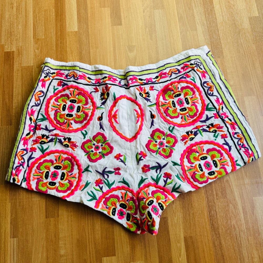 Altar'd state boho lined short shorts large